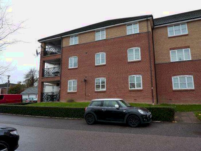 2 Bedroom Flat To Rent In Plomer Avenue, Hoddesdon, EN11