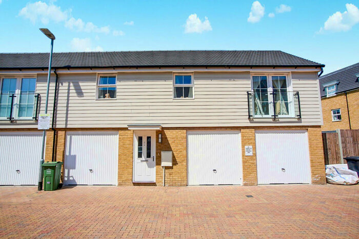 2 Bedroom Flat To Rent In Peary Mead, Dartford, DA1