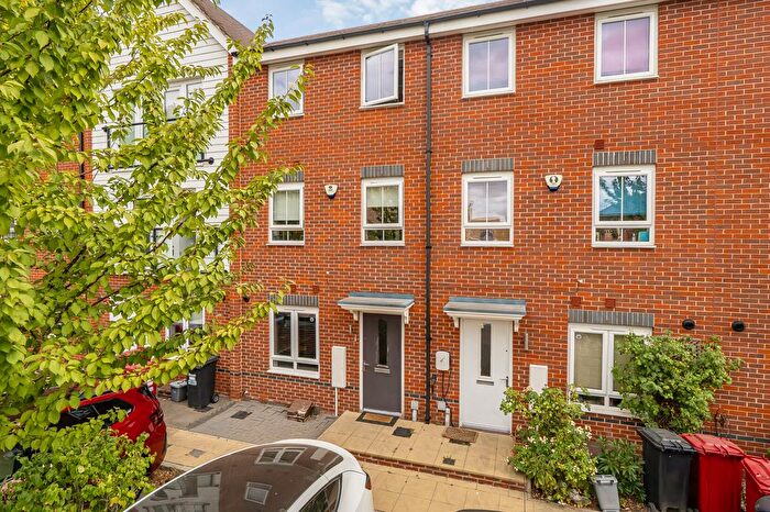 4 Bedroom Terraced House For Sale In Edgeworth Close, Slough, SL3