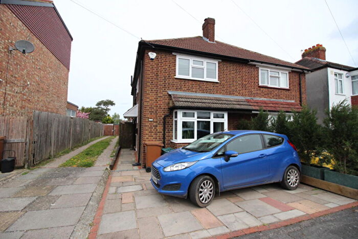 3 Bedroom Semi Detached House To Rent In St Albans Road, Cheam, SM1