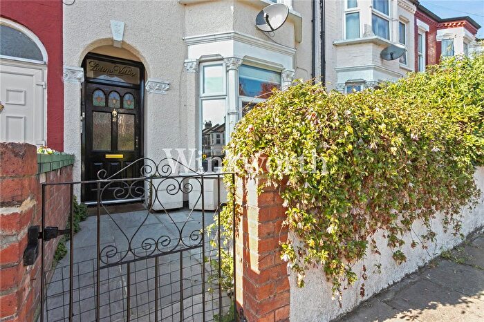 2 Bedroom Flat For Sale In Handsworth Road, Tottenham, London, N17
