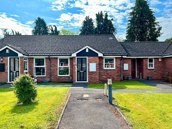 2 Bedroom Bungalow For Sale In Shephard Mead, Tewkesbury, GL20