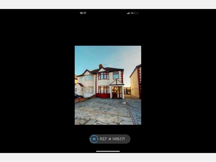 3 Bedroom Semi-Detached House To Rent In Chase Cross Road, Romford, RM5