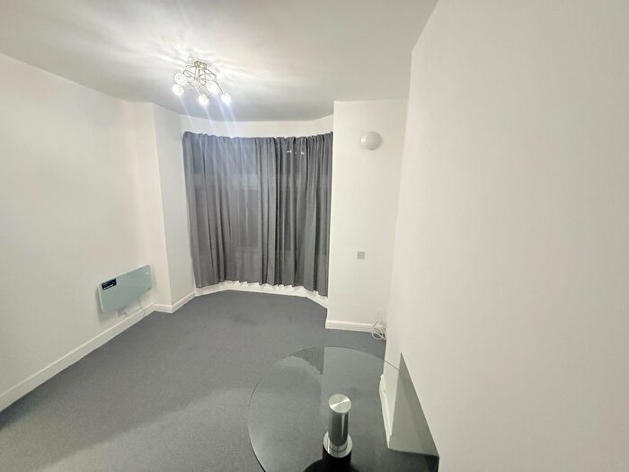 2 Bedroom Flat To Rent In Fentiman Road, London, SW8