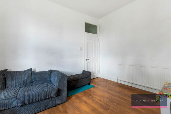 2 Bedroom Flat For Sale In Lansdowne Road, London, N17