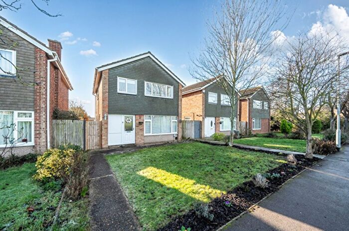 3 Bedroom Detached House For Sale In Sudeley Walk, Bedford, MK41