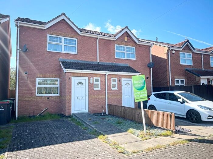 3 Bedroom Semi-detached House For Sale In Violet Grove, Hucknall, Nottingham, NG15