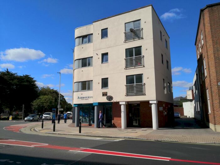 2 Bedroom Apartment To Rent In Horseshoe Apartments, Southsea, PO5