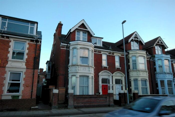 2 Bedroom Flat To Rent In Victoria Road North, Southsea, Portsmouth, PO5