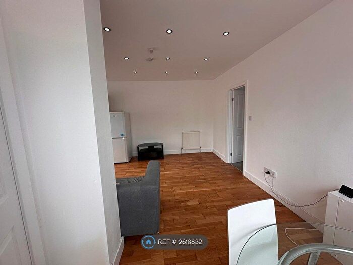 1 Bedroom Flat To Rent In Donkin Hill, Caversham, Reading, RG4