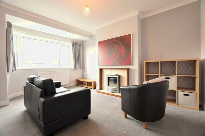2 Bedroom Apartment To Rent In Redesdale Gardens, Leeds, West Yorkshire, LS16