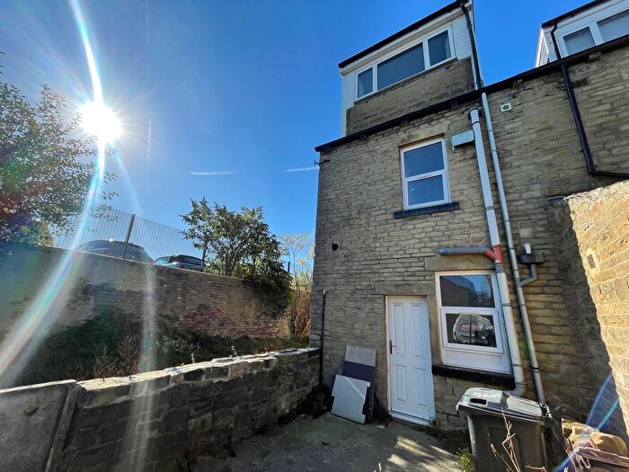4 Bedroom End Of Terrace House To Rent In Buller Street, Bradford, BD4