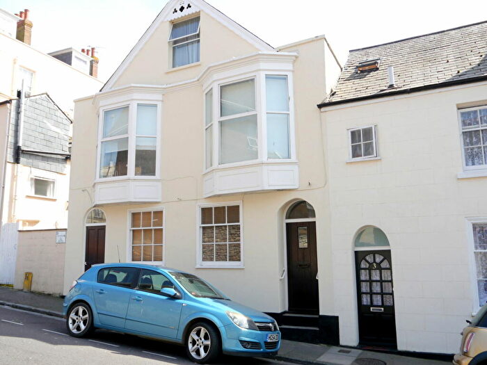 1 Bedroom Flat To Rent In William Street, Esplanade, Weymouth, Dorset, DT4