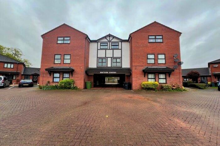 2 Bedroom Flat To Rent In Bicton Avenue, Worcester, WR5