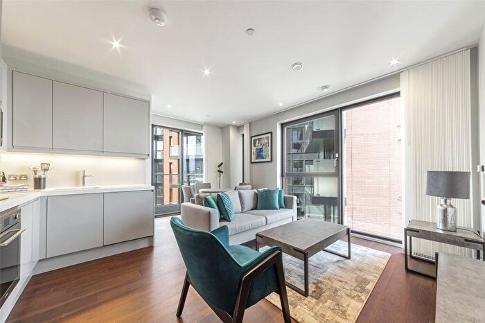 1 Bedroom Apartment To Rent In Avalon Point, Silvocea Way, London, E14