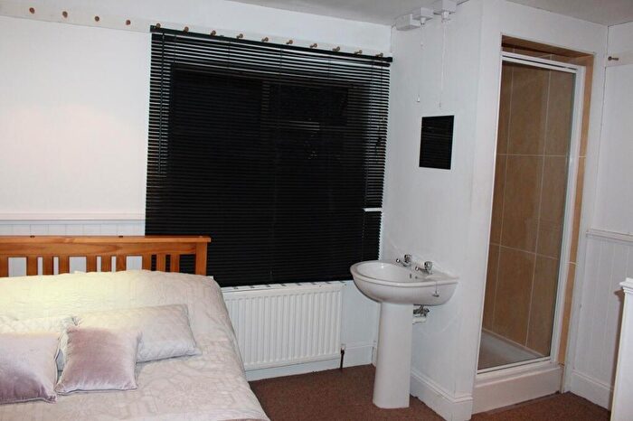6 Bedroom House To Rent In Bedroom Detached House In Bournemouth, BH9
