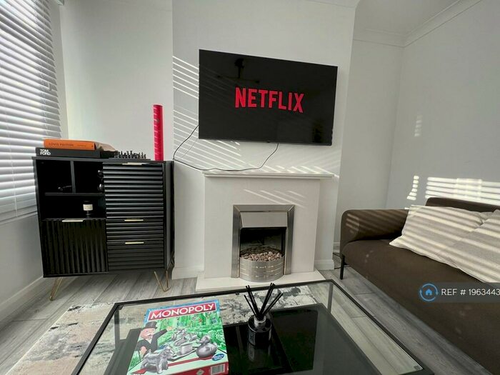 2 Bedroom Flat To Rent In Southend On Sea, Southend-On-Sea, SS2