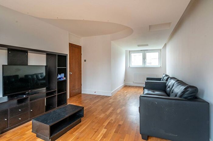 2 Bedroom Flat To Rent In East Ham, East Ham, London, E6