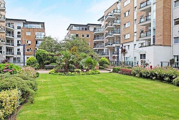 2 Bedroom Flat For Sale In Smugglers Way, London, SW18