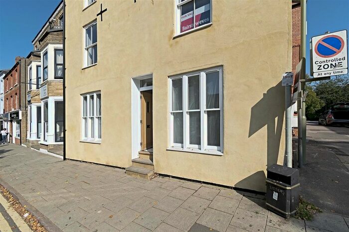 1 Bedroom Flat To Rent In Calthorpe Heights, Banbury, OX16