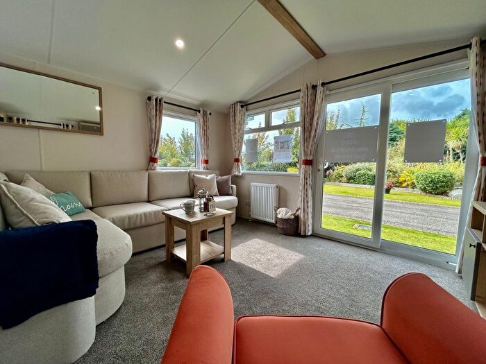 2 Bedroom Mobile/park Home For Sale In Halt Road, Goonhavern, Truro, TR4