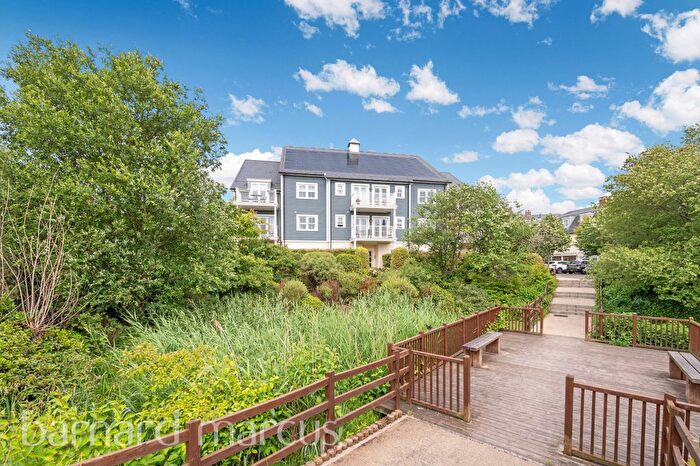 2 Bedroom Flat To Rent In Westmount Close, Worcester Park, KT4