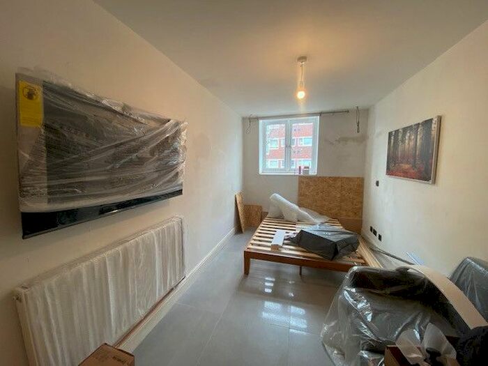 Studio To Rent In Kember Street, Islington, N1