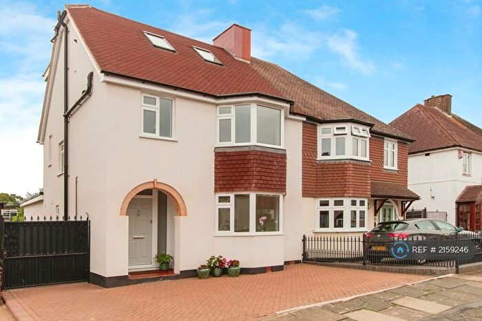 4 Bedroom Semi-Detached House To Rent In Roseberry Gardens, Dartford, DA1