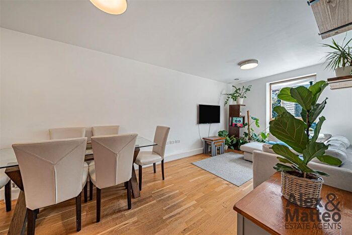 1 Bedroom Flat To Rent In Yates Court, Stockwell Road, SW9