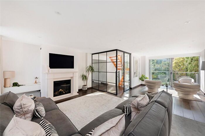 4 Bedroom End Of Terrace House For Sale In Vardens Road, Battersea, SW11