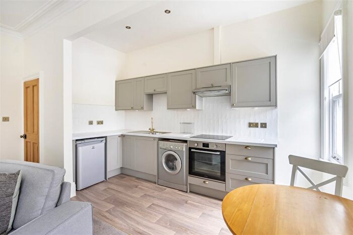 2 Bedroom Flat To Rent In Markham Crescent, York, YO31