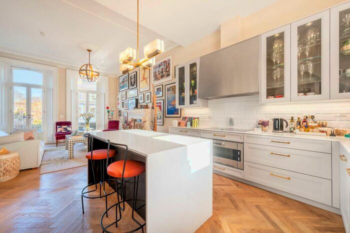 3 Bedroom Flat To Rent In Redcliffe Square, Chelsea, London, SW10