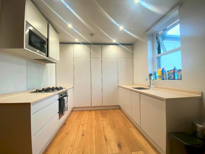 4 Bedroom Maisonette To Rent In Kidderminster Road, Croydon CR0