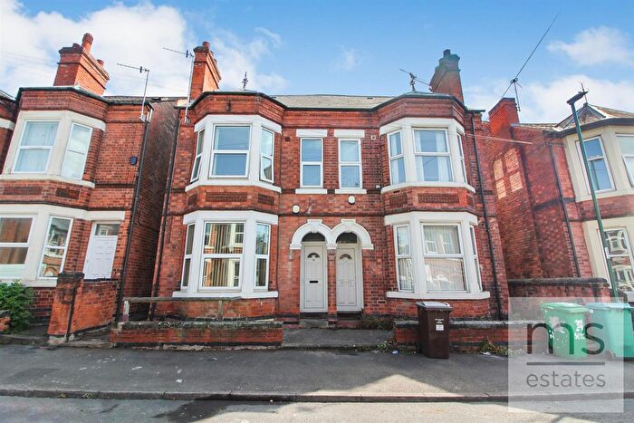 6 Bedroom Semi-detached House To Rent In Gloucester Avenue, Lenton, Nottingham, NG7