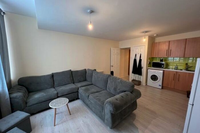1 Bedroom Flat To Rent In Broadway Cardiff, CF24
