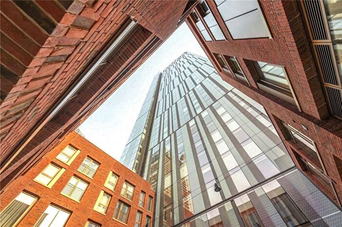 3 Bedroom Flat To Rent In Bankside Boulevard, Salford, Greater Manchester, M3