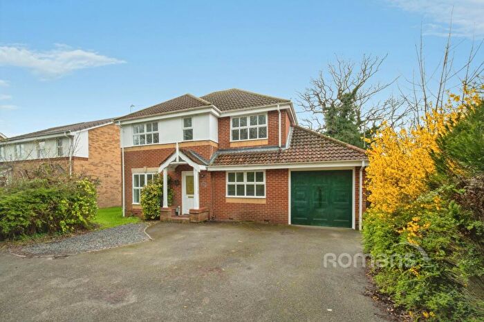 4 Bedroom Detached House To Rent In Richmond Close, Farnborough, Hampshire, GU14