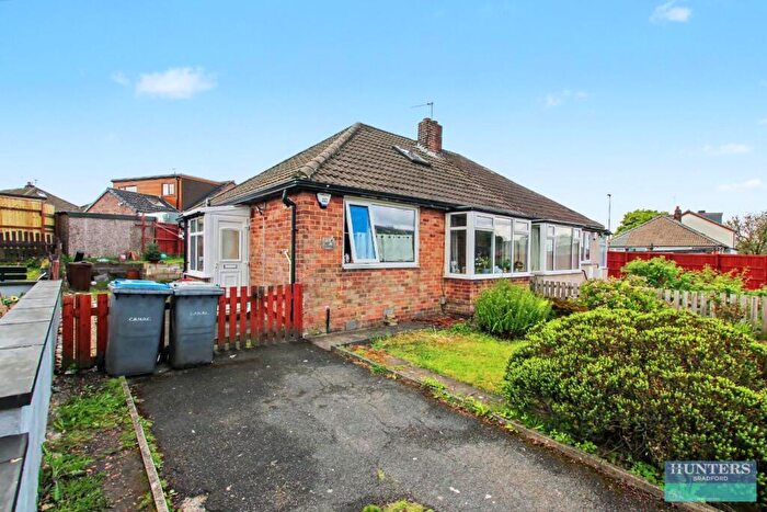 2 Bedroom Semi-Detached Bungalow For Sale In Warwick Road, Bradford, BD4