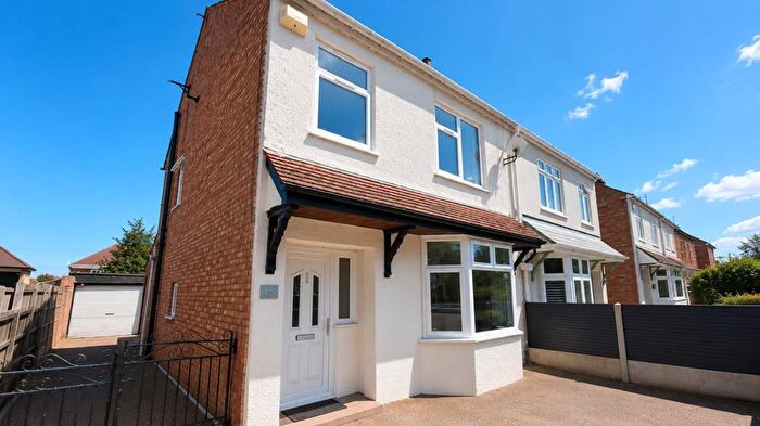 3 Bedroom Semi Detached House To Rent In Ampthill Road, Bedford, MK42