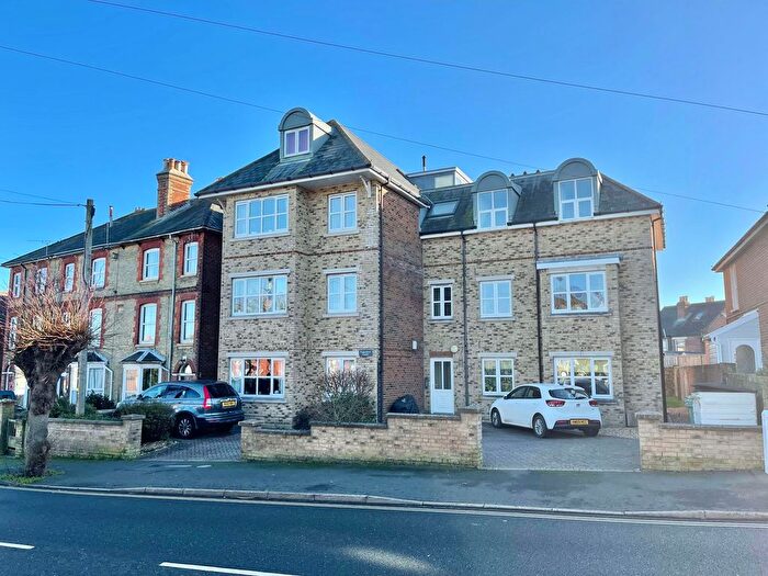 2 Bedroom Property To Rent In Mill Hill Road, Francesca Court, PO31