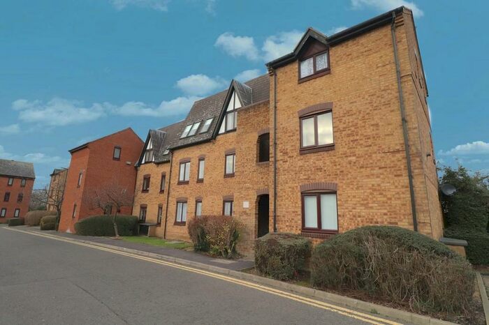 Studio To Rent In Badgers Close, Harrow, HA1