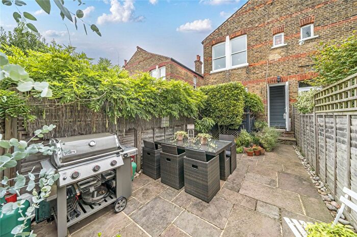 4 Bedroom Maisonette For Sale In Princes Avenue, London, N22