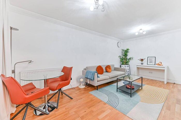 2 Bedroom Flat To Rent In South Norwood Hill, South Norwood, London, SE25