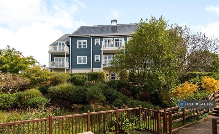 2 Bedroom Flat To Rent In Wilton Court, Worcester Park, KT4