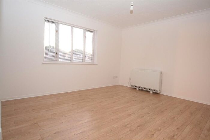 1 Bedroom Flat To Rent In Allington Close, Greenford, UB6