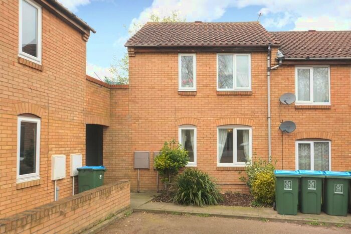 Studio To Rent In Cheney Way, Aylesbury, HP20