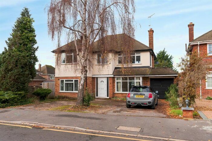 5 Bedroom Detached House To Rent In The Chantry, Hillingdon, UB8