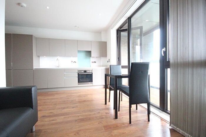 Flat To Rent In Lighterman Point, New Village Avenue, London, E14