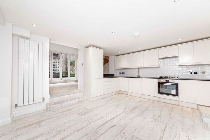 2 Bedroom Flat To Rent In Broadway Market, London, E8