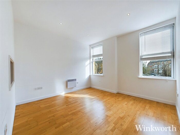2 Bedroom Flat To Rent In Grange Park, London, Uk, W5